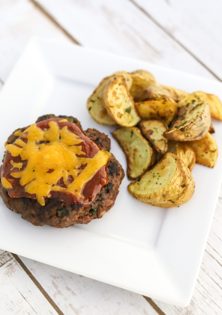 Western Burger & Potato Wedges